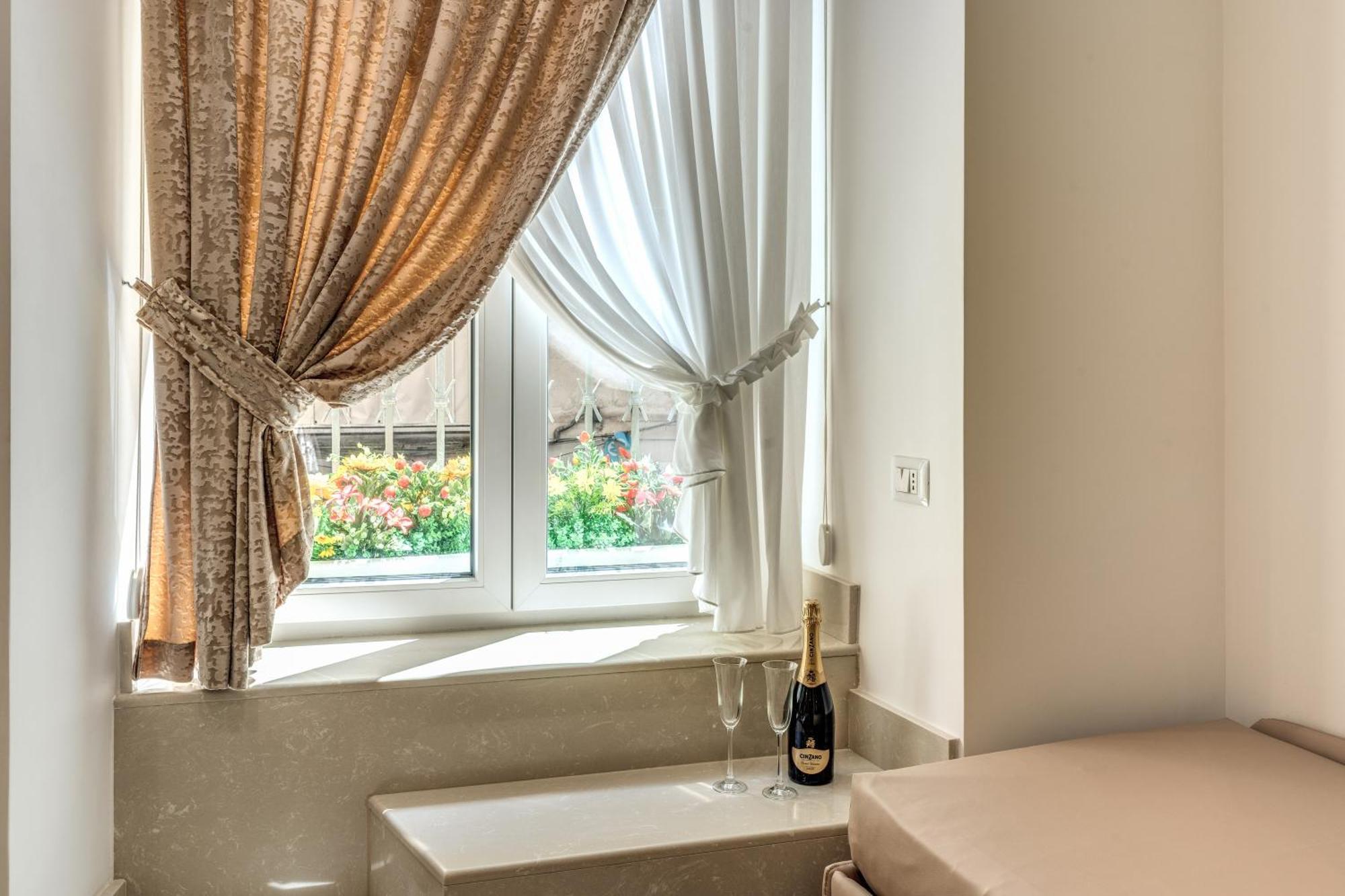 Le Stanze Di Venere Hotel Naples Exterior photo